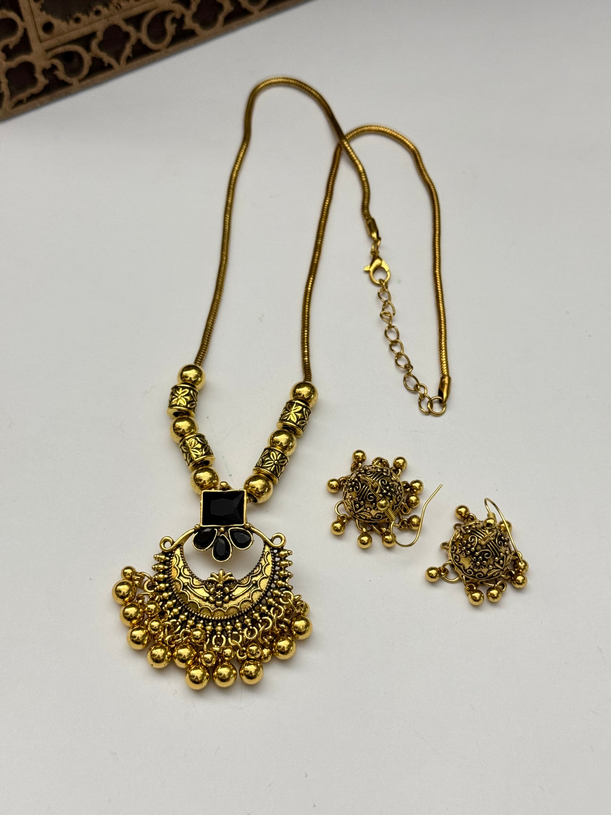 Oxidised pendant set