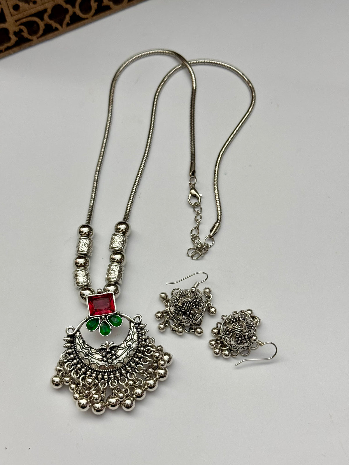 Oxidised pendant set