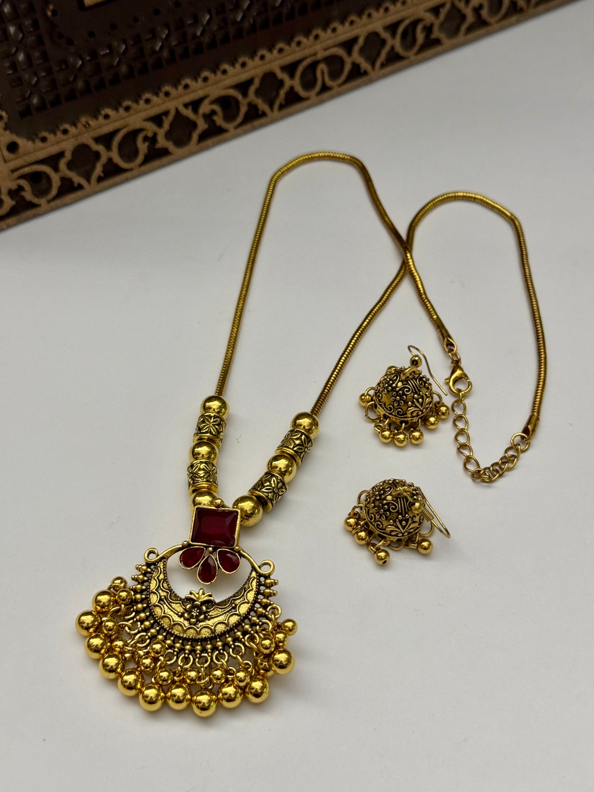 Oxidised pendant set