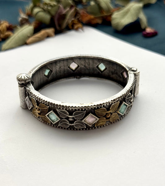 Premium Brass made oxidised Openable Bangle / size 2.6