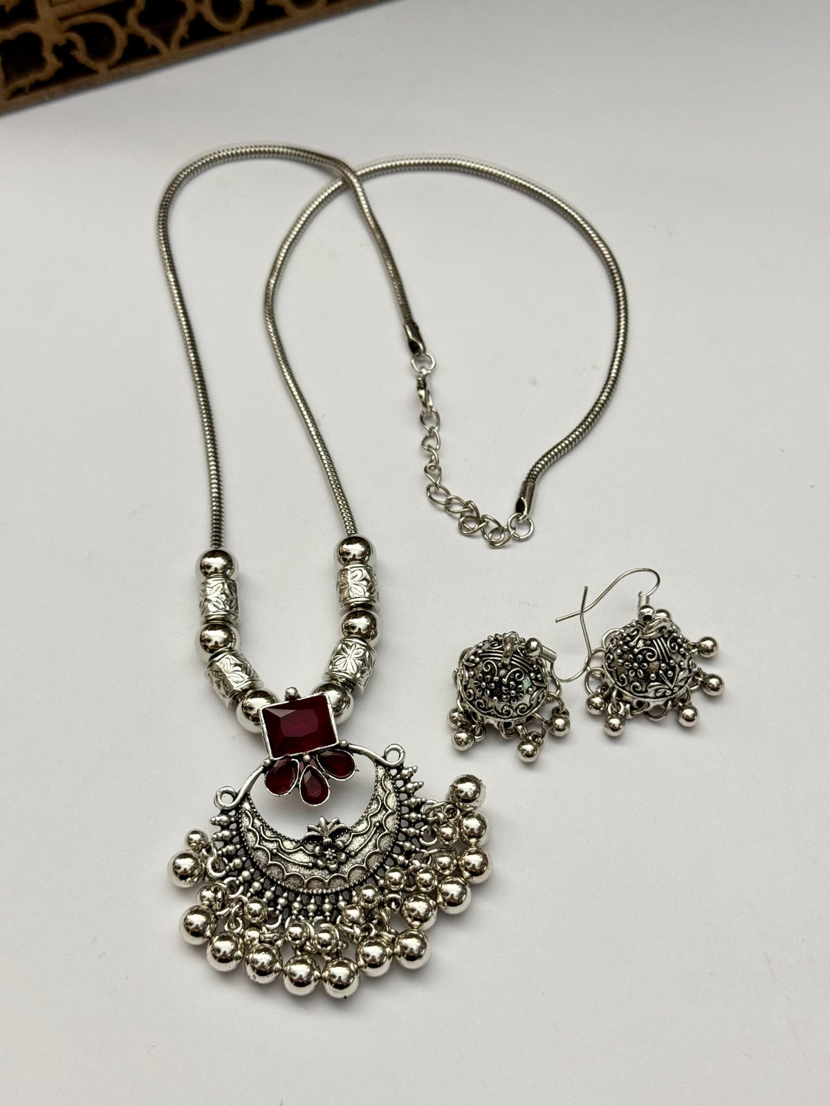 Oxidised pendant set
