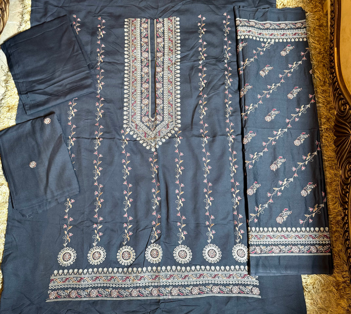 Libas-e-Shireen orignal karandi 3pcs Embroidered suit
